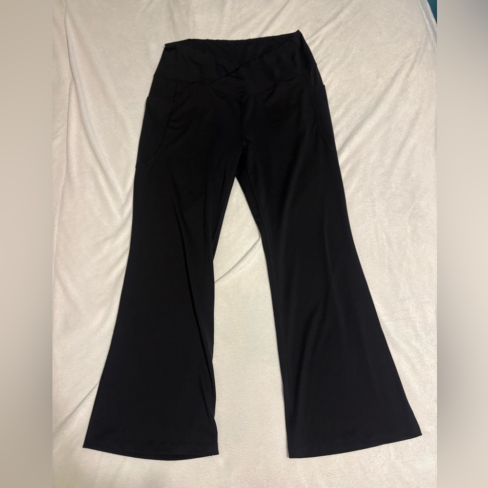 Black Women's flared leg yoga pants with pockets